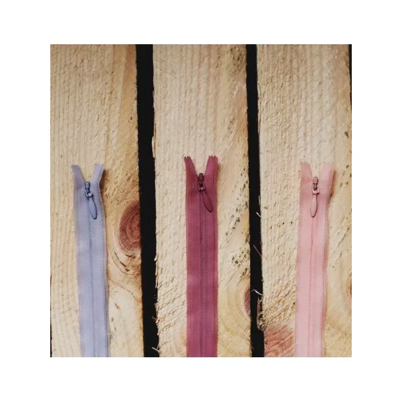 Zamek YKK kryty 30cm – 572 jasny beż